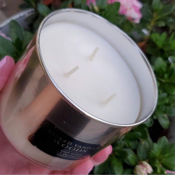 Bath & Body Works Vanilla Candle - Picture 2 of 6